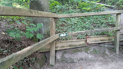 Immer entlang des kleinen Hexenzeichens