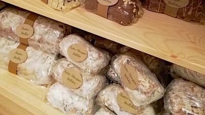 30 verschiedene Sorten Stollen gibt es im Geschäft zu kaufen.