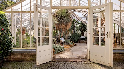 Eines der Häuser im Botanische Garten am Schloss Münster.