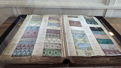Ein Musterkatalog für die produzierbaren Textilmuster