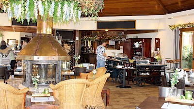 Das Picknick-Frühstück gibt es direkt im Café nebenan.