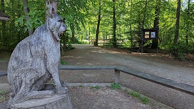 Der Luchs begrüßt dich am Ein- und Ausgang