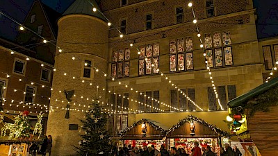 Weihnachtsmarkt rund um das Rathaus