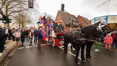 Rosenmontagsumzug mit Pferdekutsche