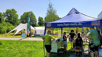 Das Kaltgetränk haben sich alle verdient.