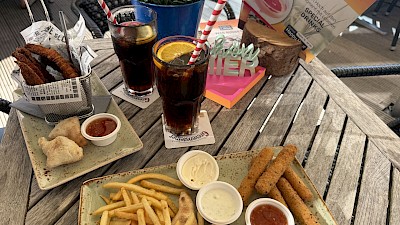 Wohl verdiente Pause im Restaurant "Ewige Liebe"