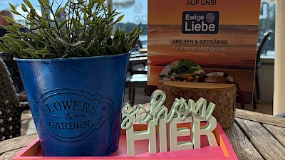 Schön hier im Restaurant "Ewige Liebe"